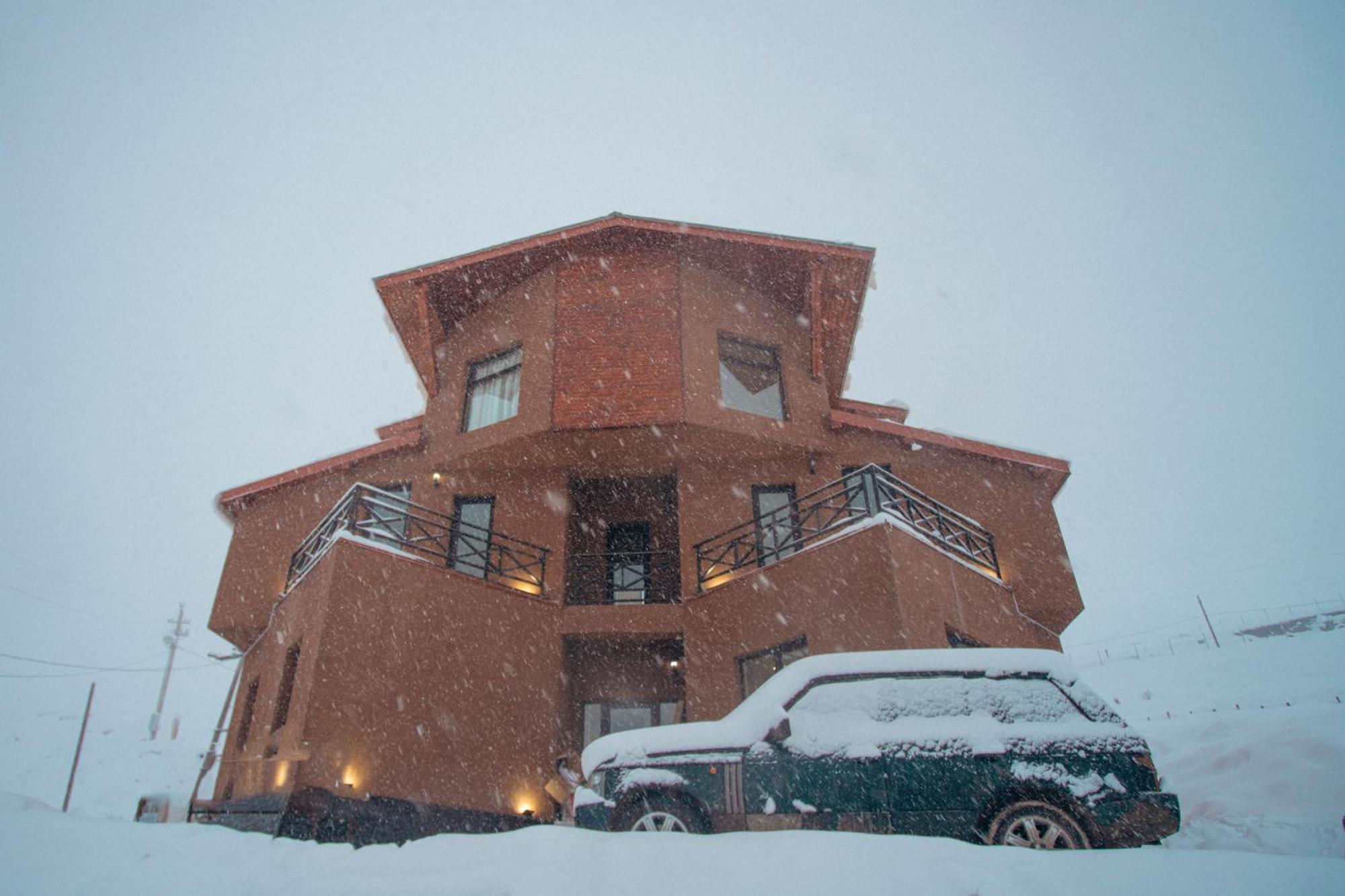 The Hills Hostel Gudauri Exterior photo