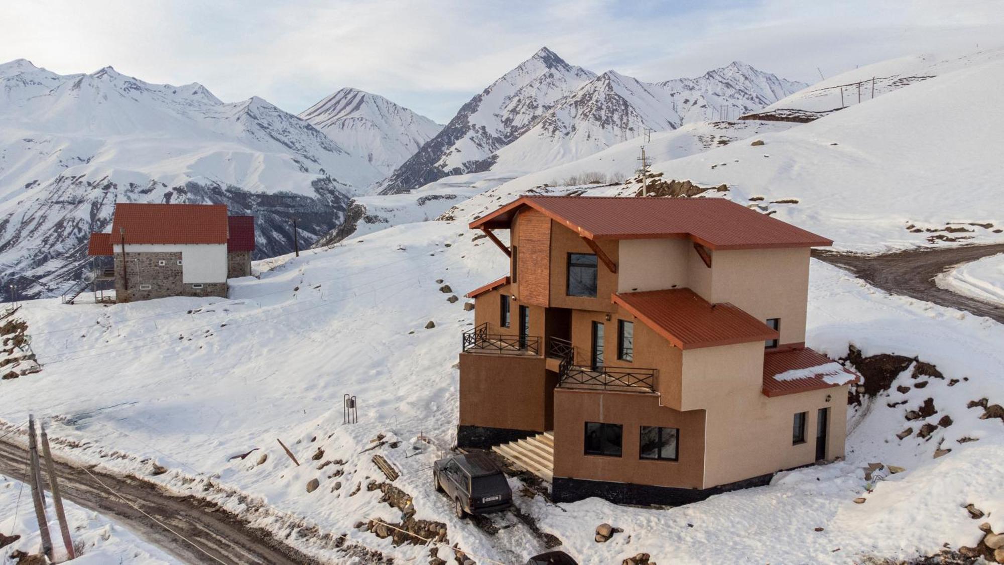 The Hills Hostel Gudauri Exterior photo