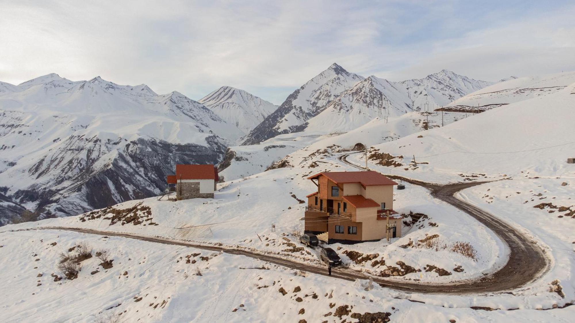 The Hills Hostel Gudauri Exterior photo